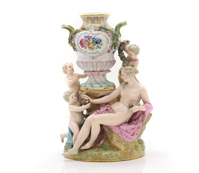 Lot 109 - A Meissen porcelain figure group