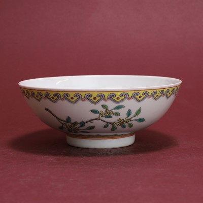 Lot 126 - A Chinese famille rose bowl