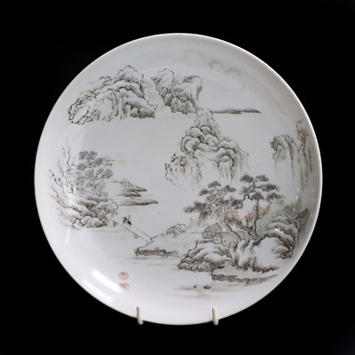 Lot 95 - A Chinese grisaille-decorated plate