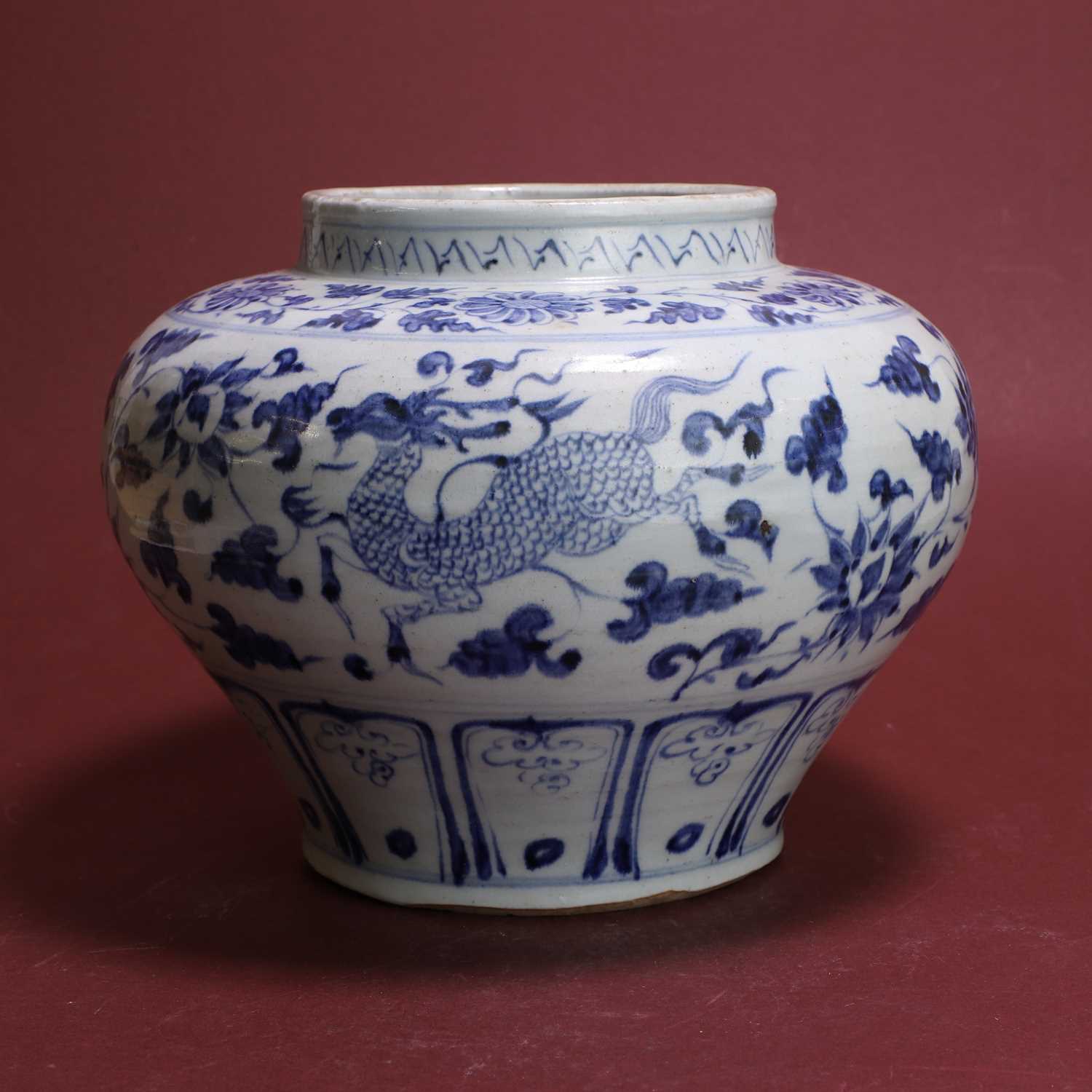 Lot 48 - A Chinese blue and white vase