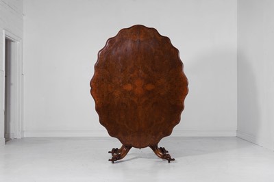 Lot 516 - A figured walnut centre table