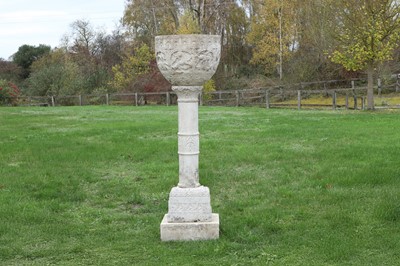 Lot 532 - A Romanesque-style marble urn