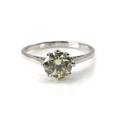 Lot 235 - † A fancy coloured diamond ring
