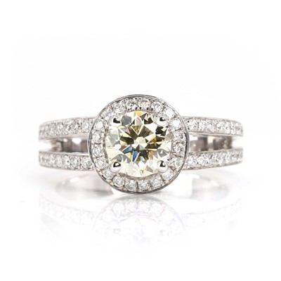 Lot 234 - † A diamond and coloured diamond cluster ring