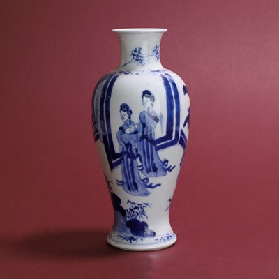 Lot 33 - A Chinese blue and white vase