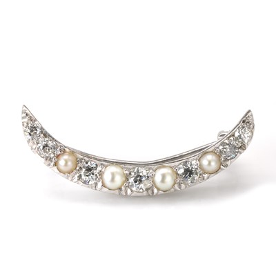 Lot 29 - An Edwardian diamond and pearl crescent brooch