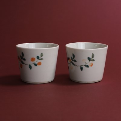 Lot 78 - A pair of Chinese wucai teacups