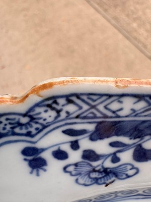 Lot 51 - A blue and white Chinese plate