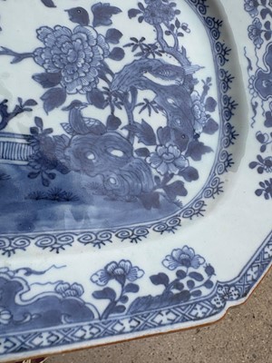 Lot 51 - A blue and white Chinese plate