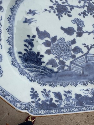 Lot 51 - A blue and white Chinese plate