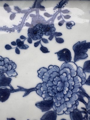 Lot 51 - A blue and white Chinese plate