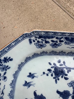 Lot 51 - A blue and white Chinese plate