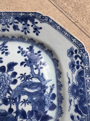 Lot 51 - A blue and white Chinese plate