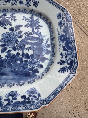 Lot 51 - A blue and white Chinese plate