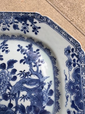 Lot 51 - A blue and white Chinese plate