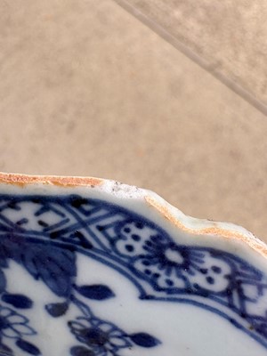 Lot 51 - A blue and white Chinese plate