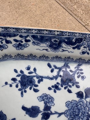 Lot 51 - A blue and white Chinese plate