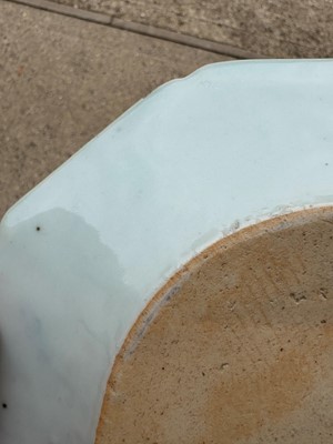 Lot 51 - A blue and white Chinese plate