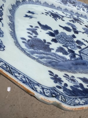 Lot 51 - A blue and white Chinese plate