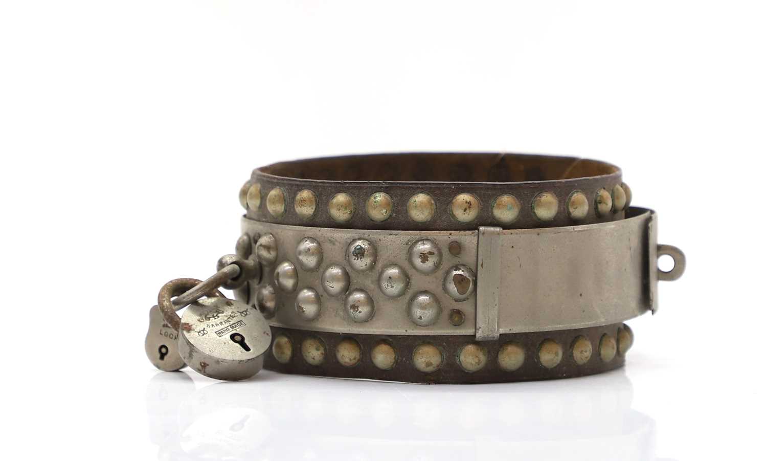 Lot 109 - A leather dog collar