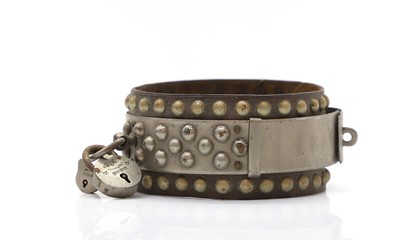 Lot 109 - A leather dog collar