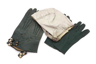 Lot 37 - A motorsport ladies' ensemble