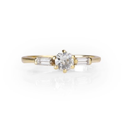 Lot 1064 - An 18ct gold diamond solitaire ring