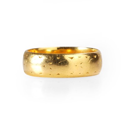 Lot 1266 - A 22ct wedding ring