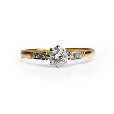 Lot 1036 - A diamond single stone ring