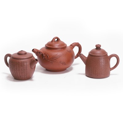 Lot 328 - A Chinese Yixing stoneware teapot