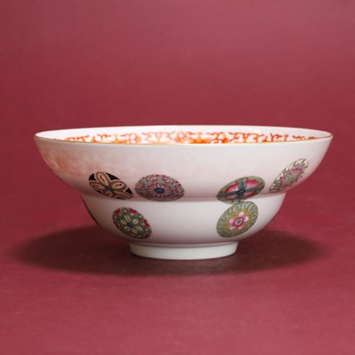 Lot 91 - A Chinese famille rose bowl