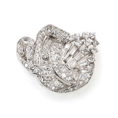 Lot 61 - A French platinum and diamond clip brooch, c.1940s