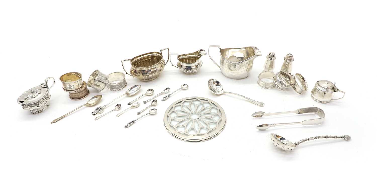 Lot 18 - A collection of silver items