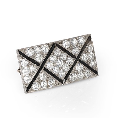 Lot 53 - An Art Deco onyx and diamond plaque brooch
