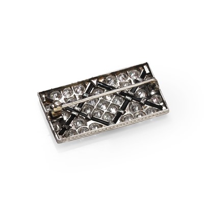Lot 53 - An Art Deco onyx and diamond plaque brooch