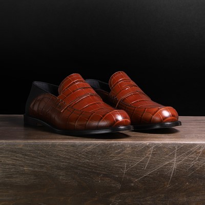 Lot 1397 - A pair of Loewe croc-embossed loafers