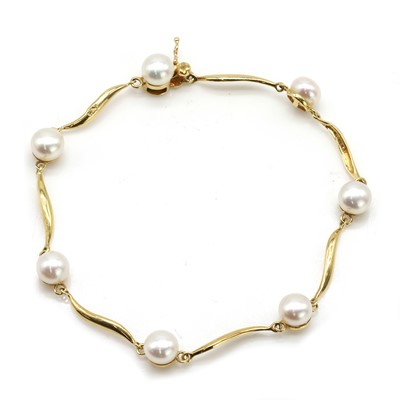 Lot 108 - A gold and cultured pearl bracelet