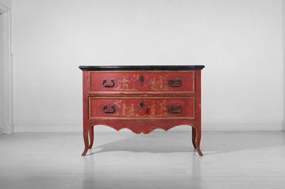 Lot 473 - A painted pine commode