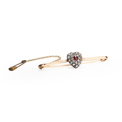 Lot 1029 - A diamond and ruby heart bar brooch