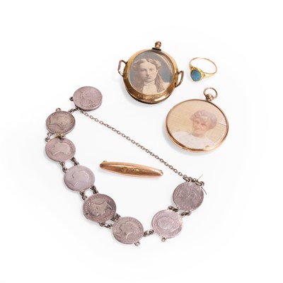 Lot 1213 - A small group of gold and silver jewellery