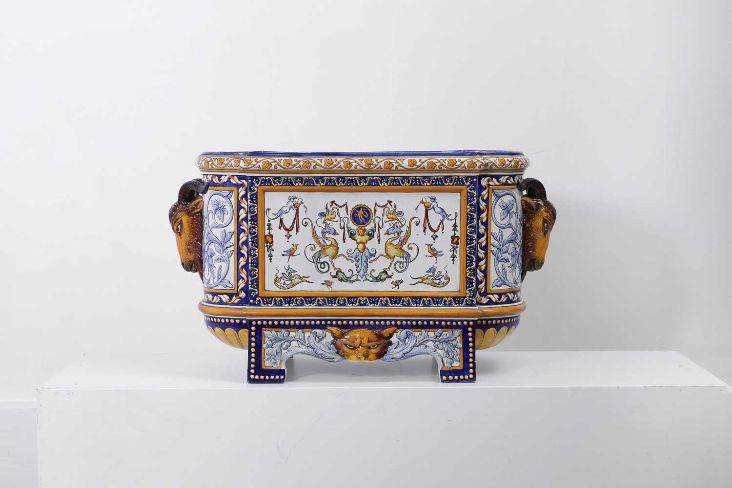 Lot 293 - A large maiolica wine cooler or basin