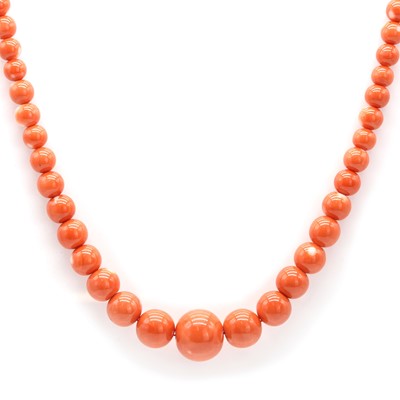 Lot 151 - A single row graduated Momo coral bead necklace