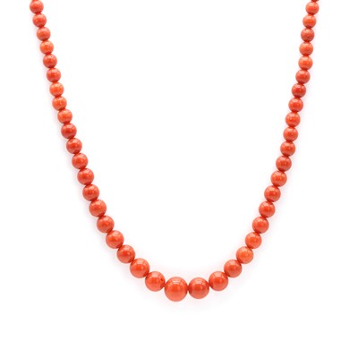 Lot 152 - A single row graduated red coral bead necklace