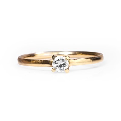 Lot 1062 - A diamond single stone ring