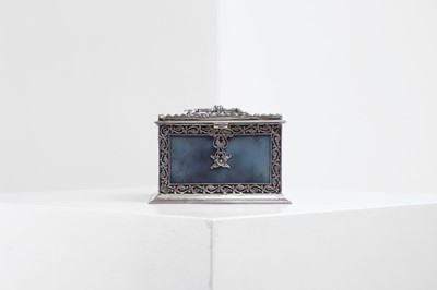 Lot 109 - An Edwardian silver and simulated hardstone casket