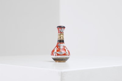 Lot 148 - An 18ct gold-mounted enamel scent bottle
