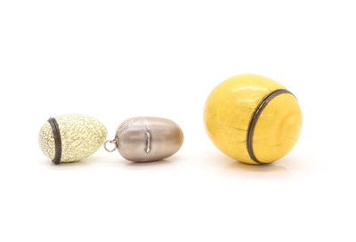 Lot 8 - A French silver thimble case