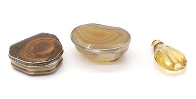 Lot 9 - A George III silver mounted agate box