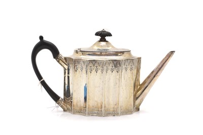 Lot 23 - A George III silver teapot