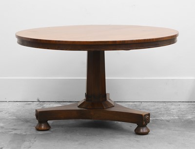 Lot 517 - A mahogany circular occasional table